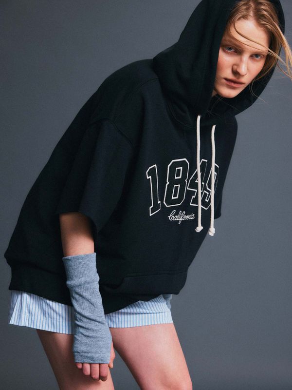 Signature Campus Patch Hoodie_WHMHF4922U