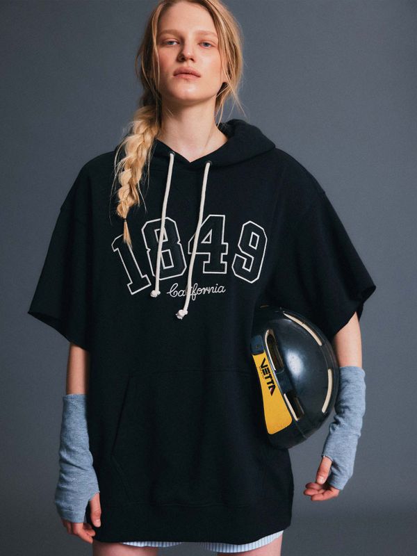 Signature Campus Patch Hoodie_WHMHF4922U