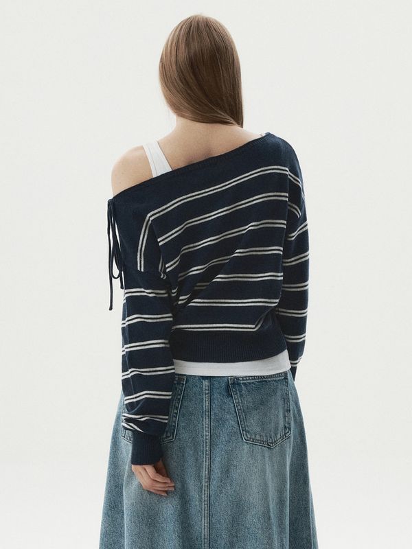 WHOAU Áo len Off-Shoulder Ribbon Pullover_WHKAGB938F