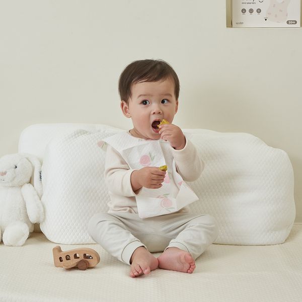 Yếm ăn dặm dùng 1 lần La vikit chống thấm nước họa tiết quả đào xinh xắn tiện lợi cho bé