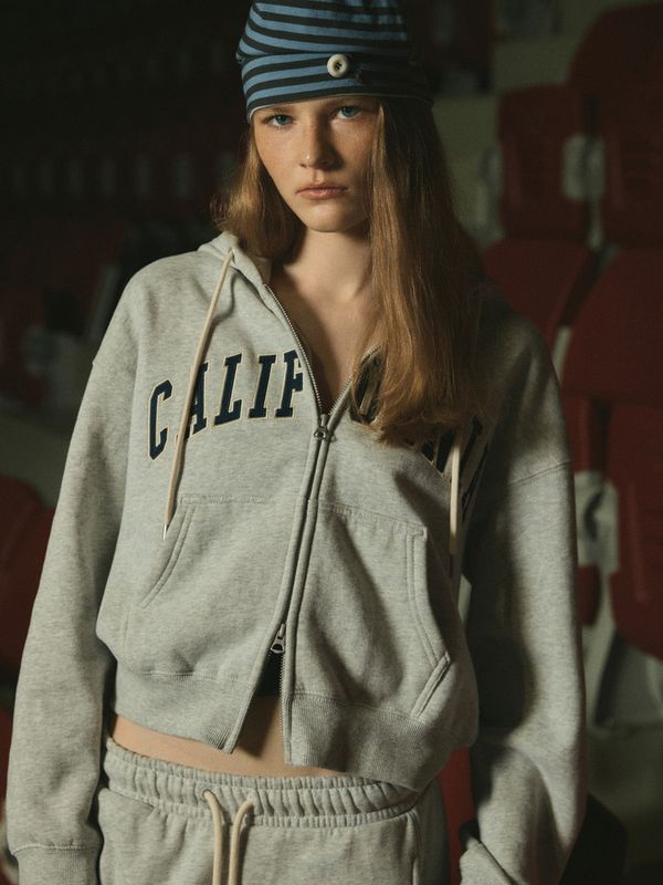 WHOAU Áo khoác nỉ Signature Patch Hood Zip-up(F)_WHMZGB911F