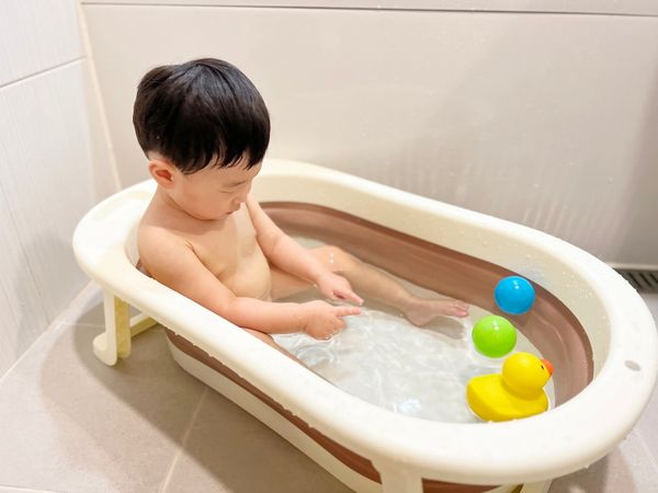 Chậu tắm cảm biến nhiệt, dễ gấp gọn, giúp mẹ tắm bé La vikit dành cho trẻ từ 0-4 tuổi