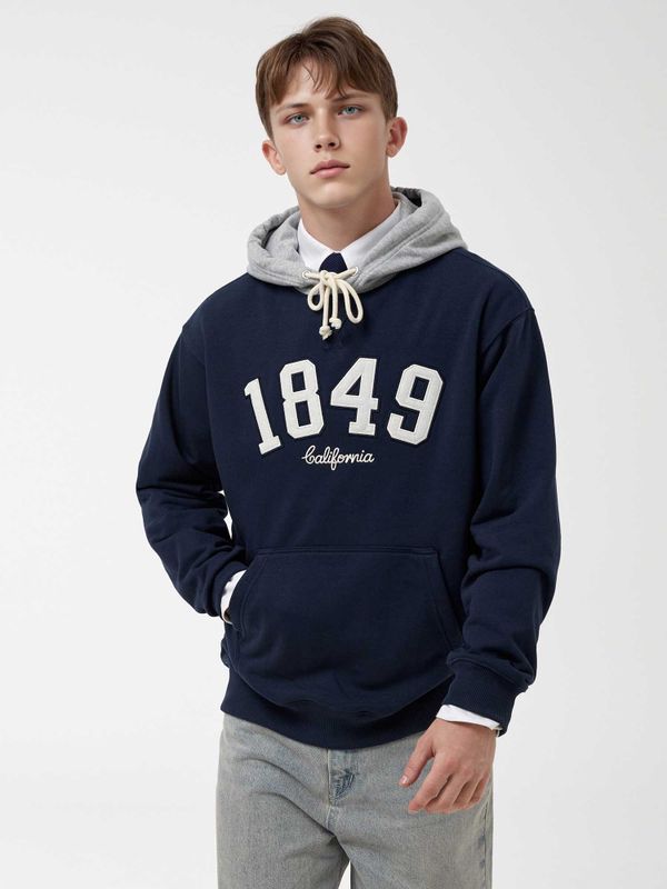 Signature Campus Patch Hoodie_WHMHF4922U