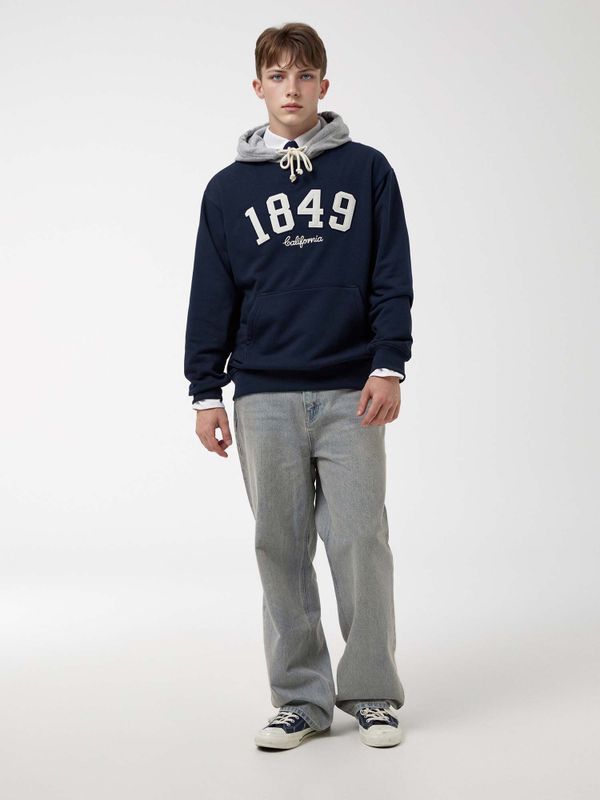 Signature Campus Patch Hoodie_WHMHF4922U