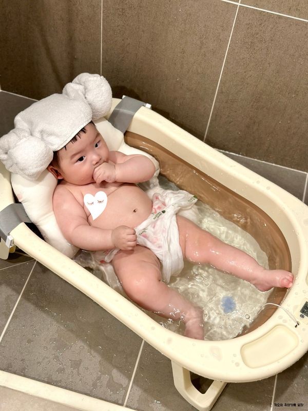 Chậu tắm cảm biến nhiệt, dễ gấp gọn, giúp mẹ tắm bé La vikit dành cho trẻ từ 0-4 tuổi