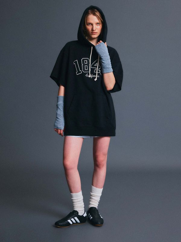 Signature Campus Patch Hoodie_WHMHF4922U