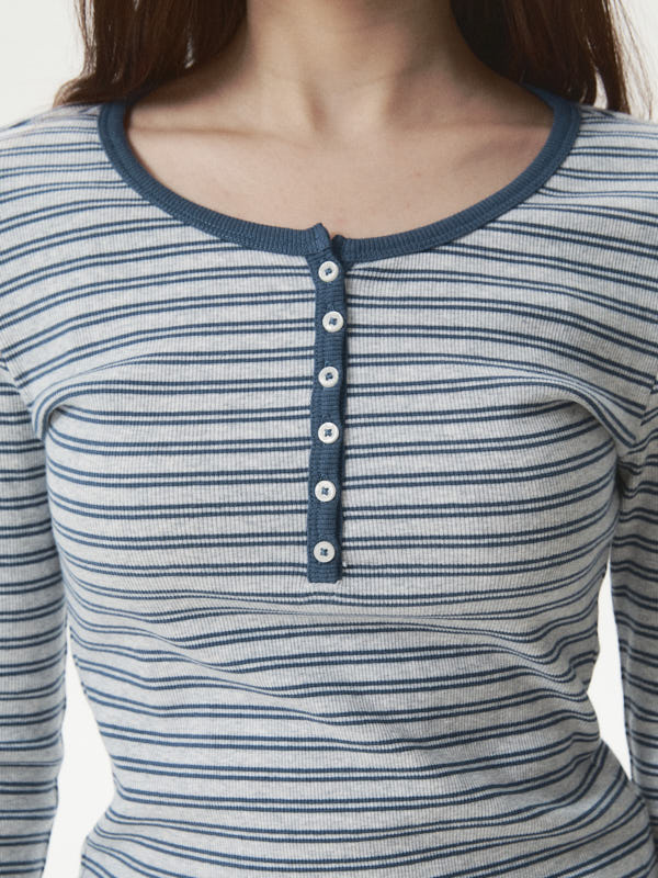 WHOAU Áo thun gân tay dài nữ Ribbed Henry Neck Long Sleeve T-shirt_WHLAG2322F