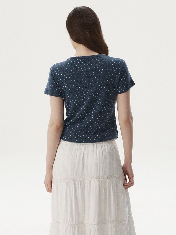 WHOAU Áo thun nữ Eyelet Henley Neck T-Shirt_WHRAG2532F
