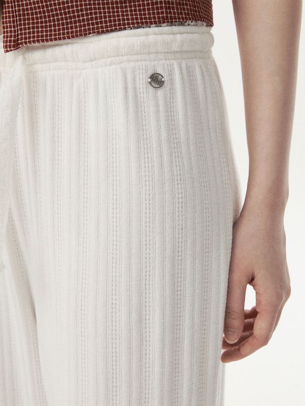 WHOAU Quần nữ Eyelet Jacquard Pants_WHTMG2551F