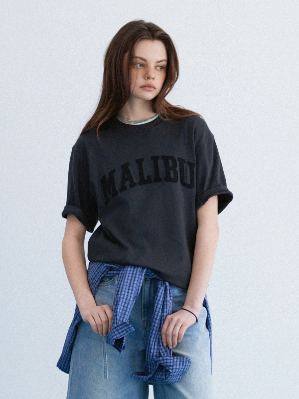 WHOAU Áo thun Campus Patch T-shirt_WHRAG2422U