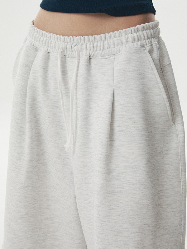 Bermuda One Tuck Half Pants